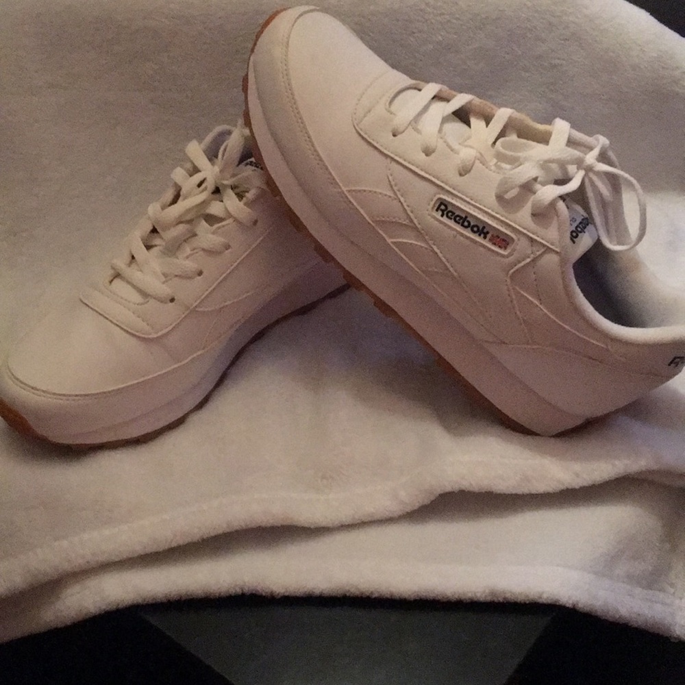 White Reebok Classics - Picture 1 of 3